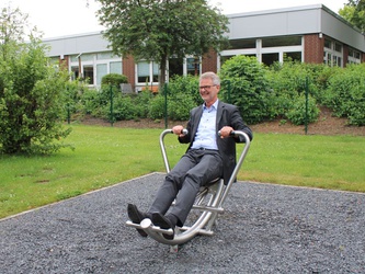 Ralf Buberti testet Rudertrainer